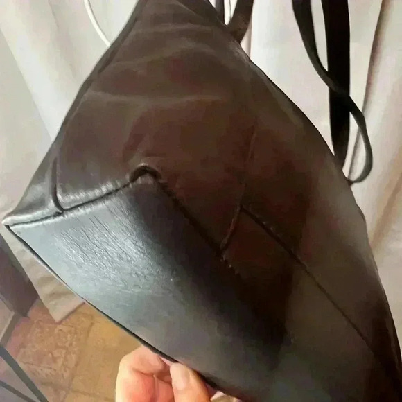 Classic Black Leather Shoulder Bag - Picture 11 of 13